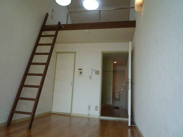 ヨーロピアン4番館 玄関