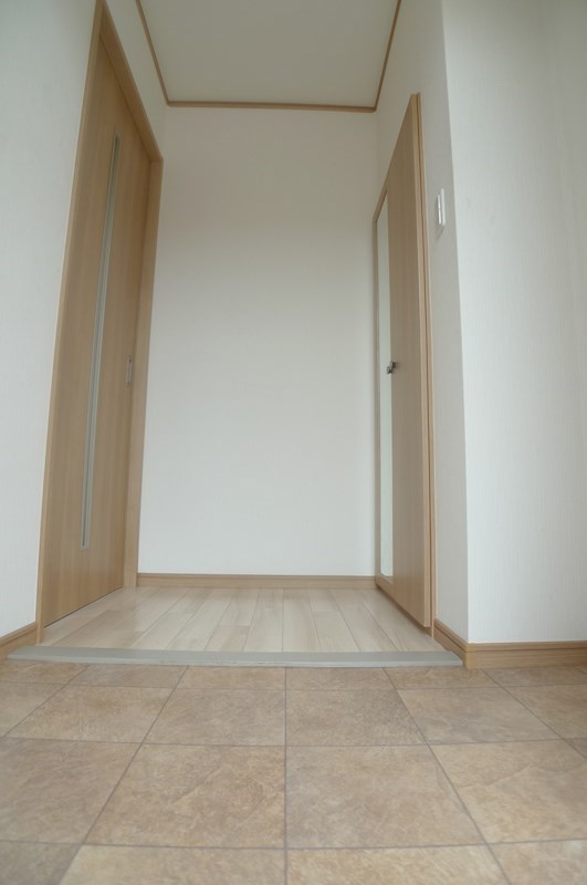 ディアコート小町条 玄関