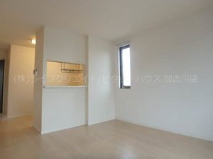 アヴェニーレ西井ノ口 リビング