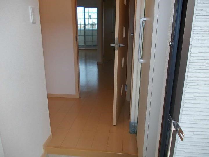 ソレイユ壱番館A 玄関