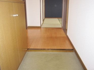 ファミール伊保崎 玄関