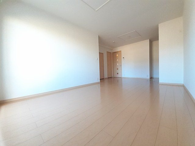 ソレイユ壱番館A リビング