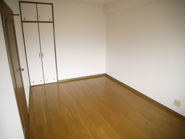 シャトー神川 ベッドルーム