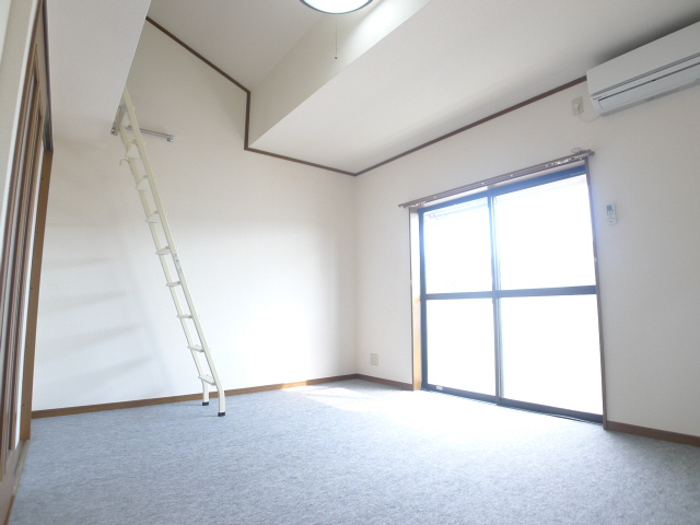 ハイツ新在家 リビング