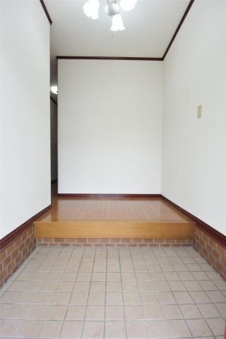 メゾネット松東 玄関