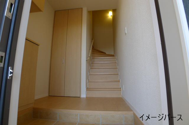 プロヌーブ光彩二番館 玄関