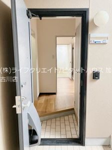 ヴィラ・シャンピニョンⅡF 玄関