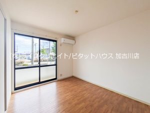 フォーレスタカオカ リビング