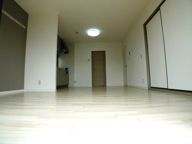 キャピタルコンフォール加古川　C棟 リビング