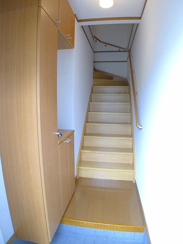 ヴェルドュールB  玄関