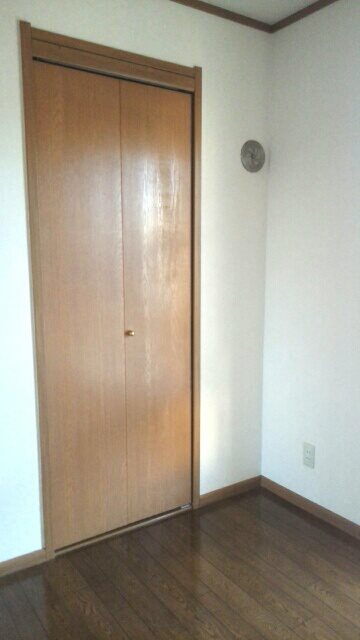 メイプル弐番館 ベッドルーム