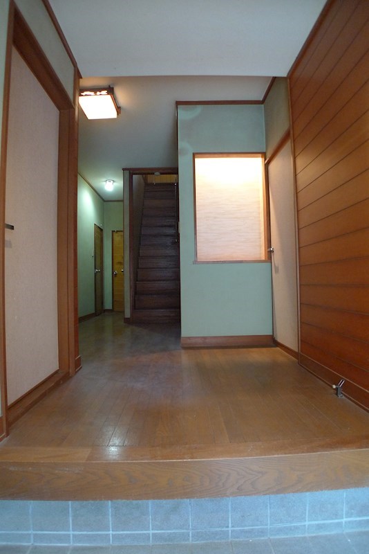 曽根町戸建て 玄関