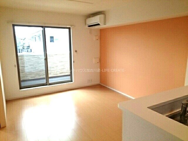 シュ　シュ リビング