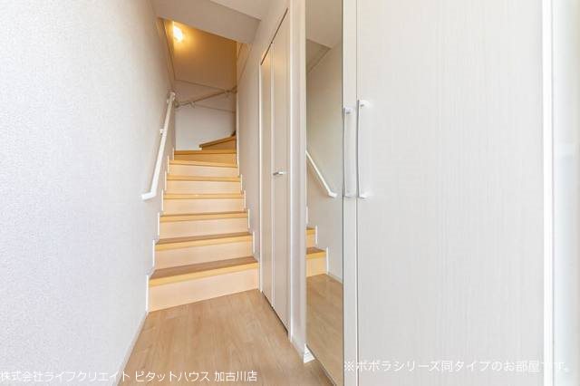 クレア・ルース 玄関