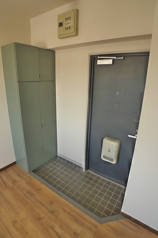 テットロージェ・ダイキB棟 玄関