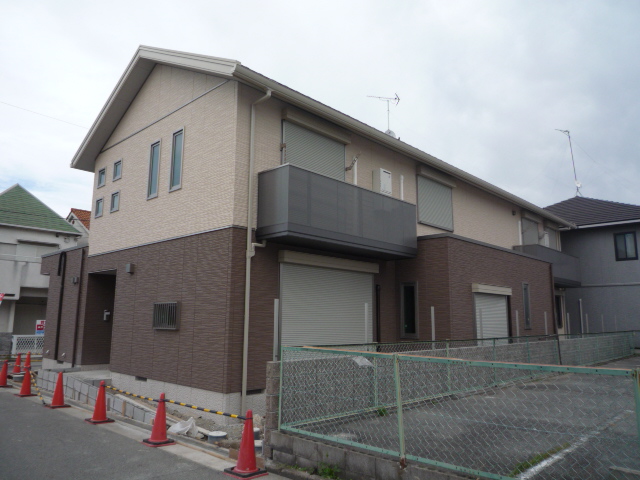 メゾン岡本 玄関