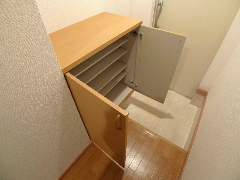 チェリーカーサ１番館 玄関