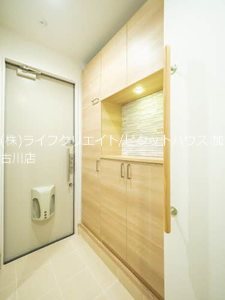 ウィステリアＢ 玄関