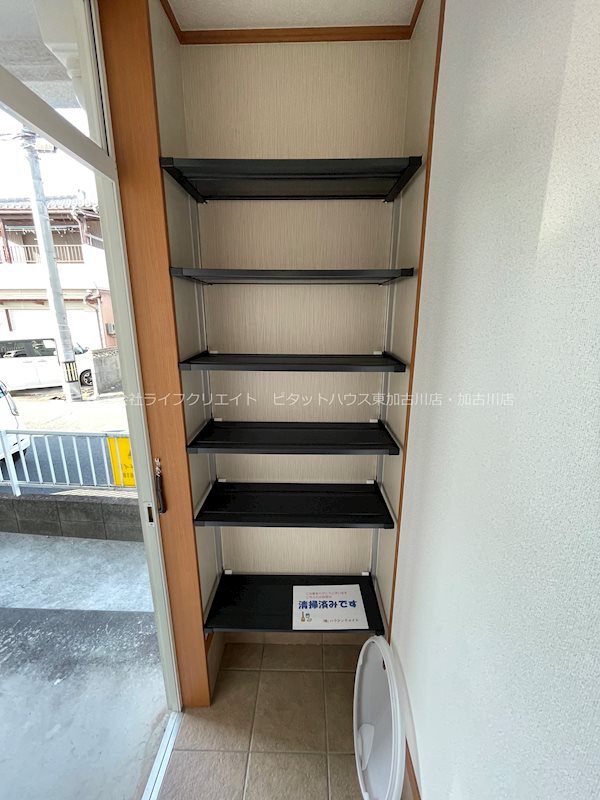 ユニライフ宝殿 玄関