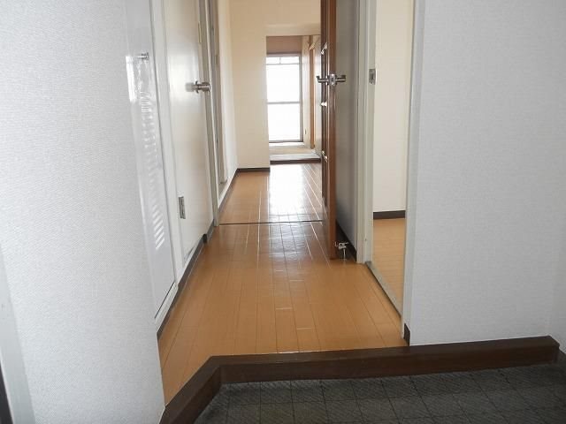 ロイヤルコーポ宝殿 玄関