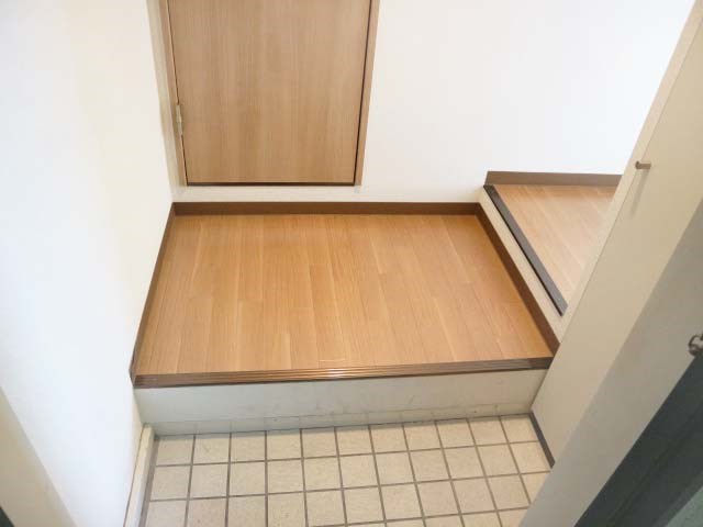 宝殿ヤングパレス 玄関