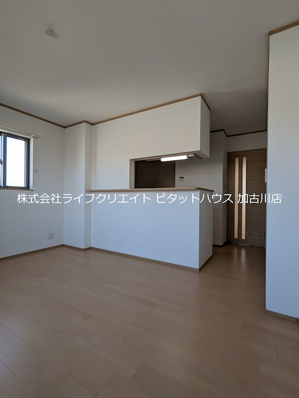 エレアージュ宝殿駅前Ⅲ リビング