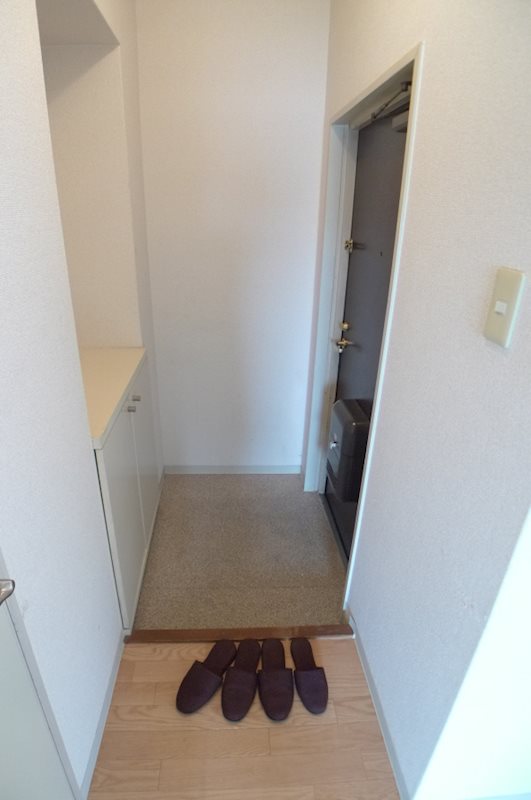 クレスト千秋 玄関