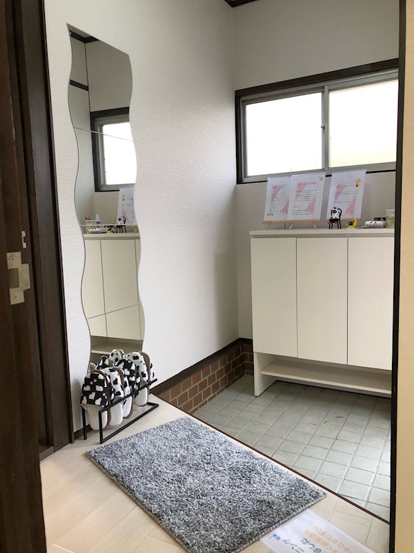 平岡町高畑　貸家 玄関