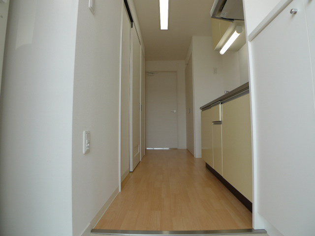 ジュネス宝殿駅前 玄関