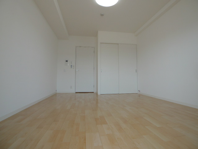 ジュネス宝殿駅前 リビング