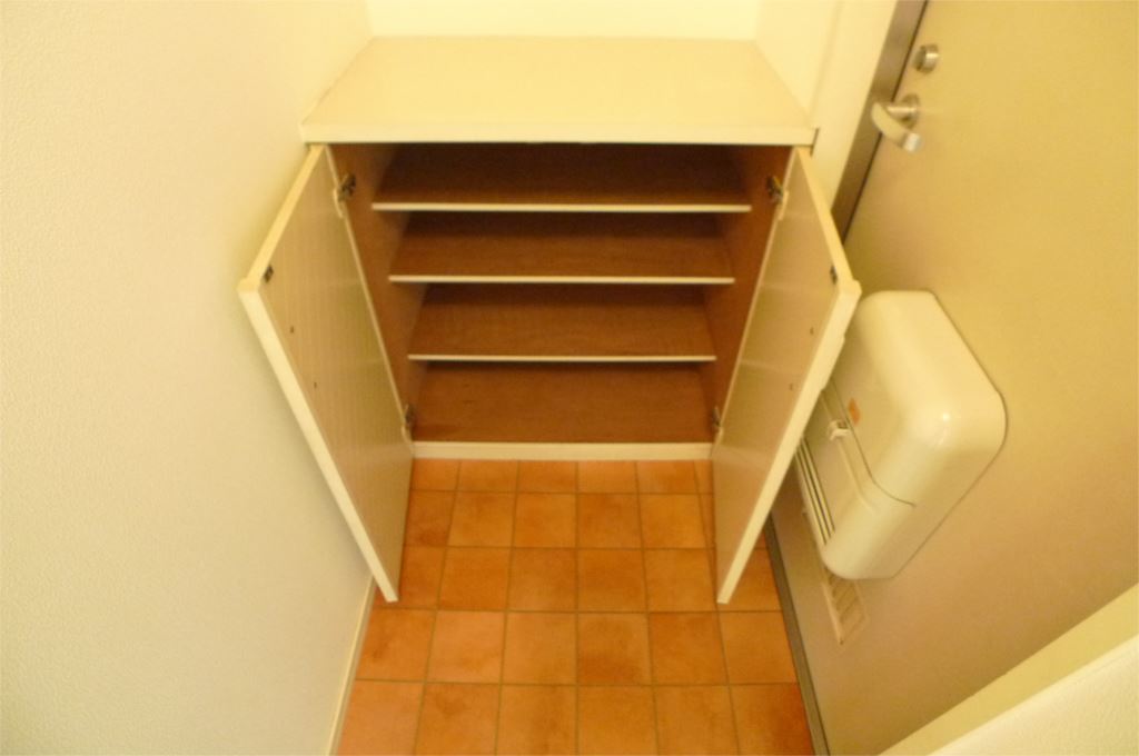 シャルム弐番館 玄関