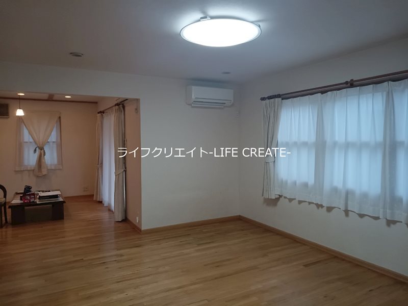 神野町石守戸建 リビング