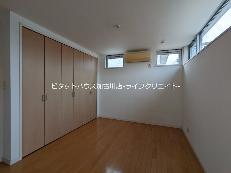 平岡町土山貸家 ベッドルーム