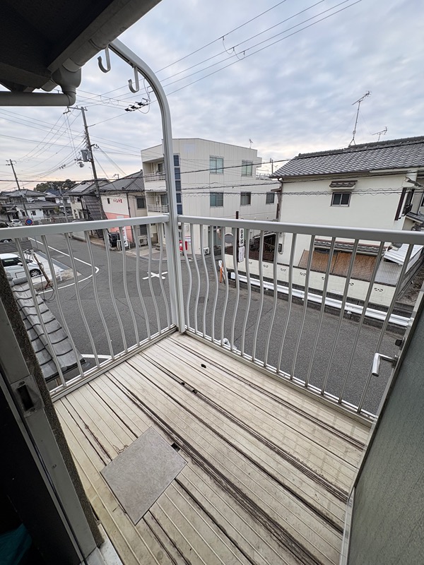 賃貸一戸建　2世帯住宅 ベランダ