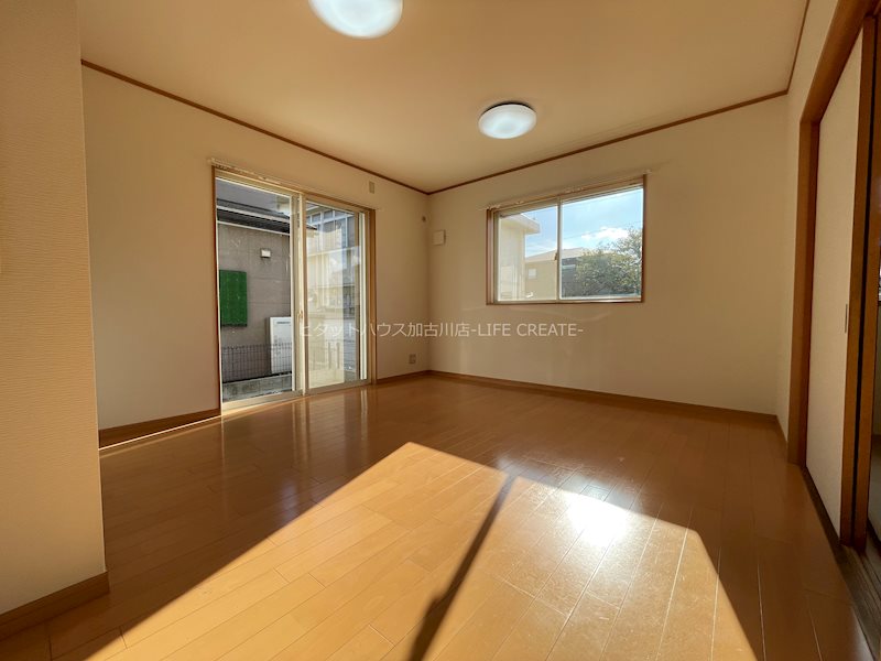 平岡町高畑戸建 リビング