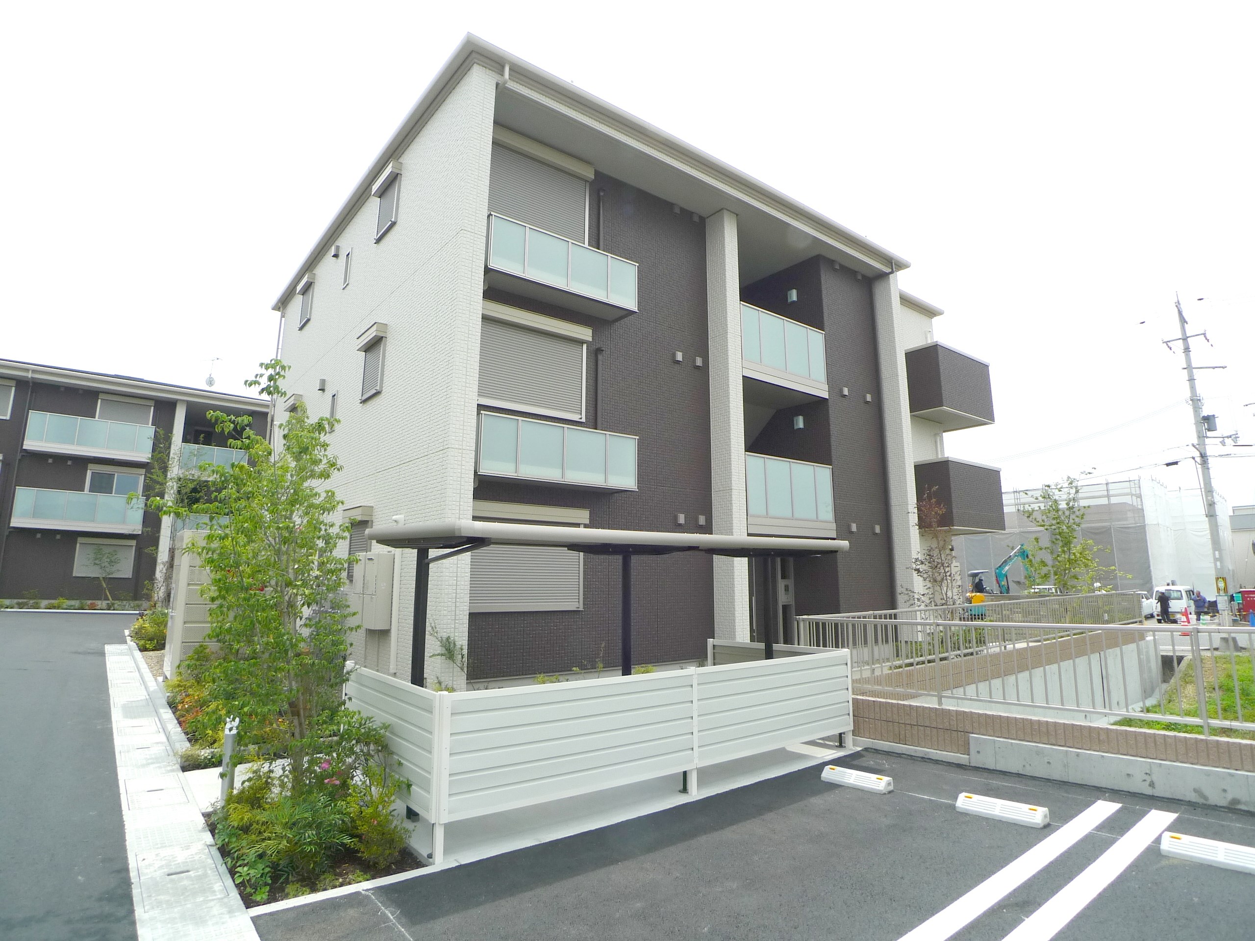 オートロック完備、重厚感あるマンションです。