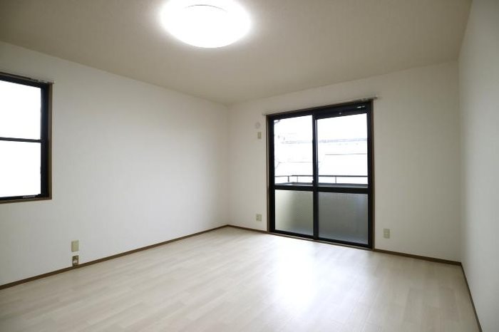 フリーデンⅢ棟 リビング