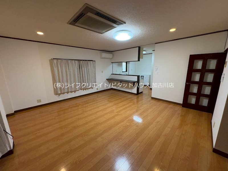 養田貸戸建 リビング