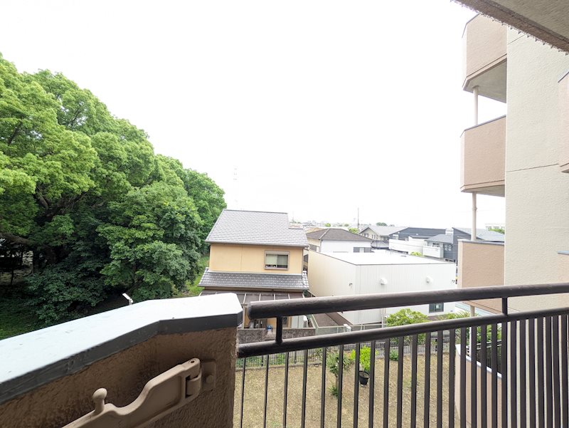 鳩里団地5号棟 ベランダ