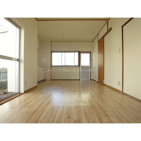 二屋貸家 リビング