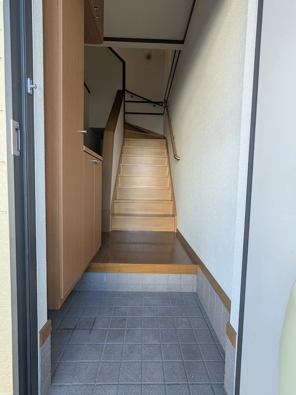 トゥー・ル・モンドＳ　Ｂ棟 玄関