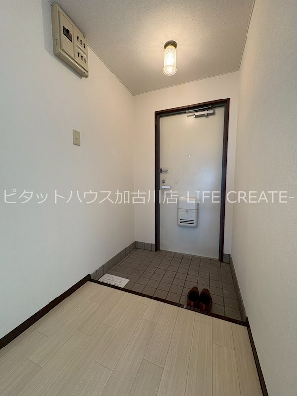 メゾンボヌール 玄関