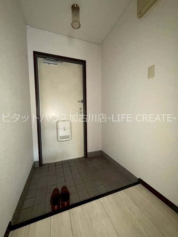 メゾンボヌール 玄関