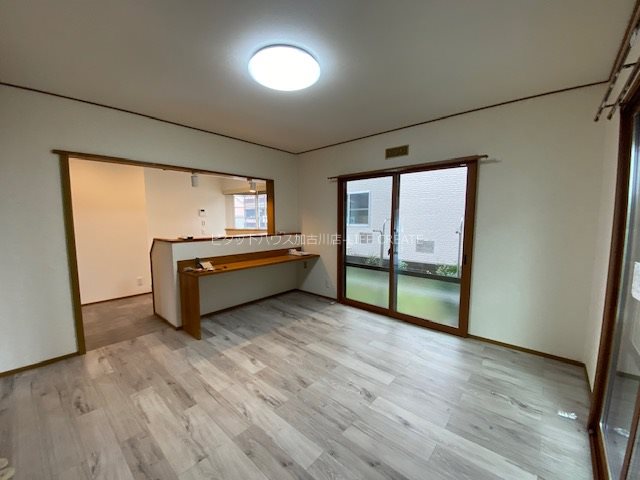 平岡町土山戸建 リビング