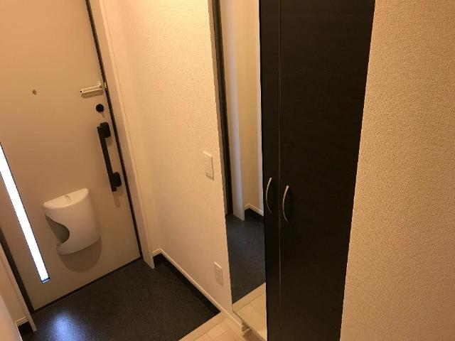 ラティール 玄関