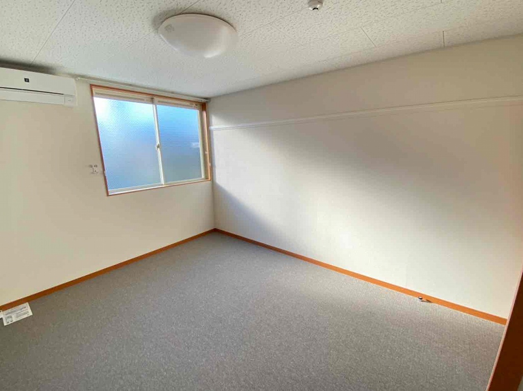 レオパレスゆかり荘 リビング