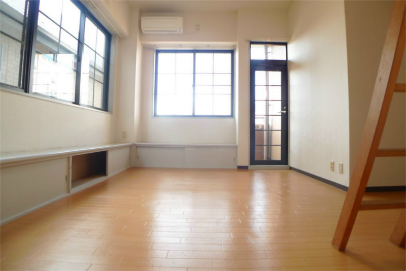 宝殿駅前ヤングパレス リビング