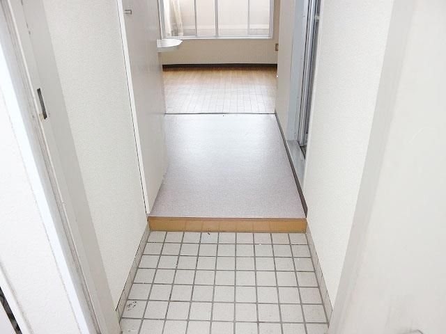 ロイヤルコーポ高砂 玄関