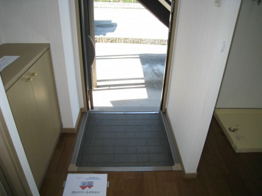 ヴィラージュI 玄関