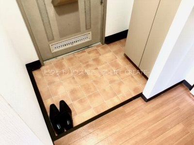 メゾン中津 玄関